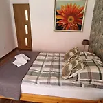 Apartment Cudowny Zakatek Z Ogrodem I Basenem *