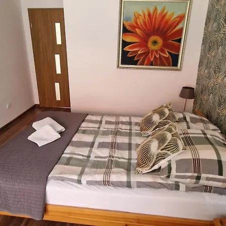 Apartment Cudowny Zakatek Z Ogrodem I Basenem *