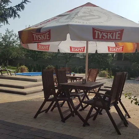 Cudowny Zakątek Z Ogrodem I Basenem