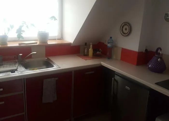 Cudowny Zakatek Z Ogrodem I Basenem