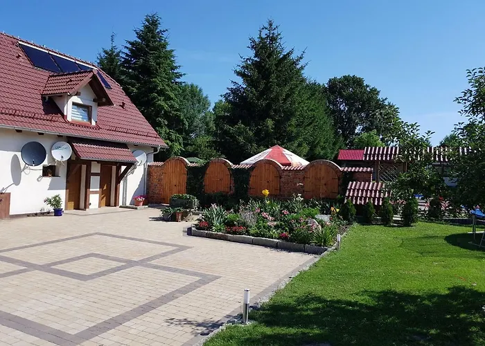 Cudowny Zakatek Z Ogrodem I Basenem Appartamento *