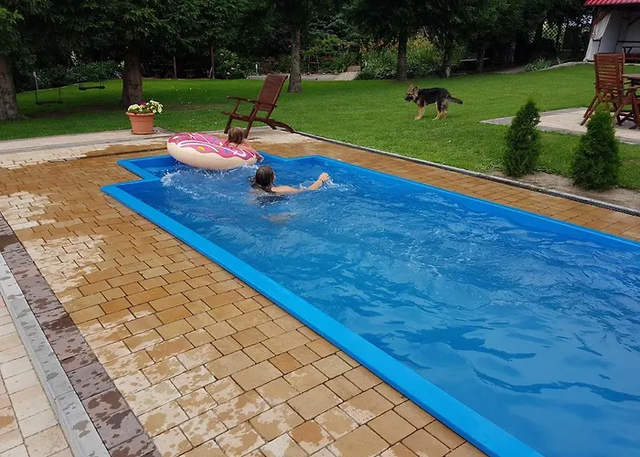 Cudowny Zakatek Z Ogrodem I Basenem Appartamento